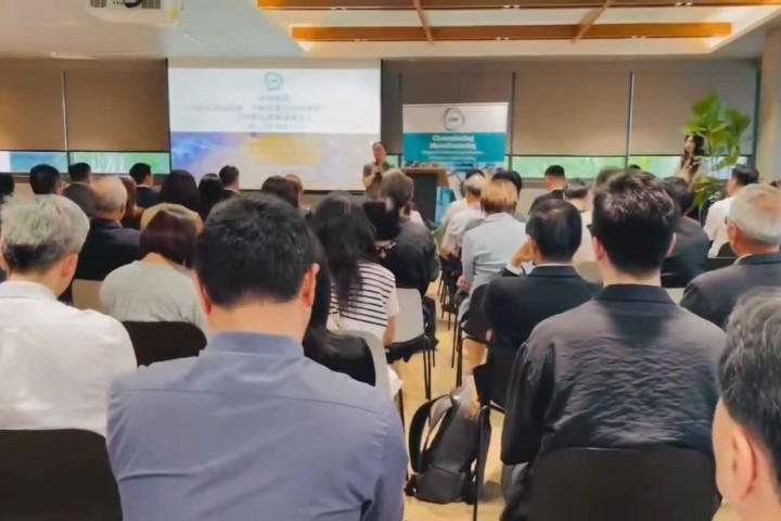 兴港企业总经理参加宁波企业家与新加坡制造商总会的商务活动